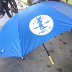 Payung Golf  Biru Cetak 1 Warna Putih Gagang Kayu